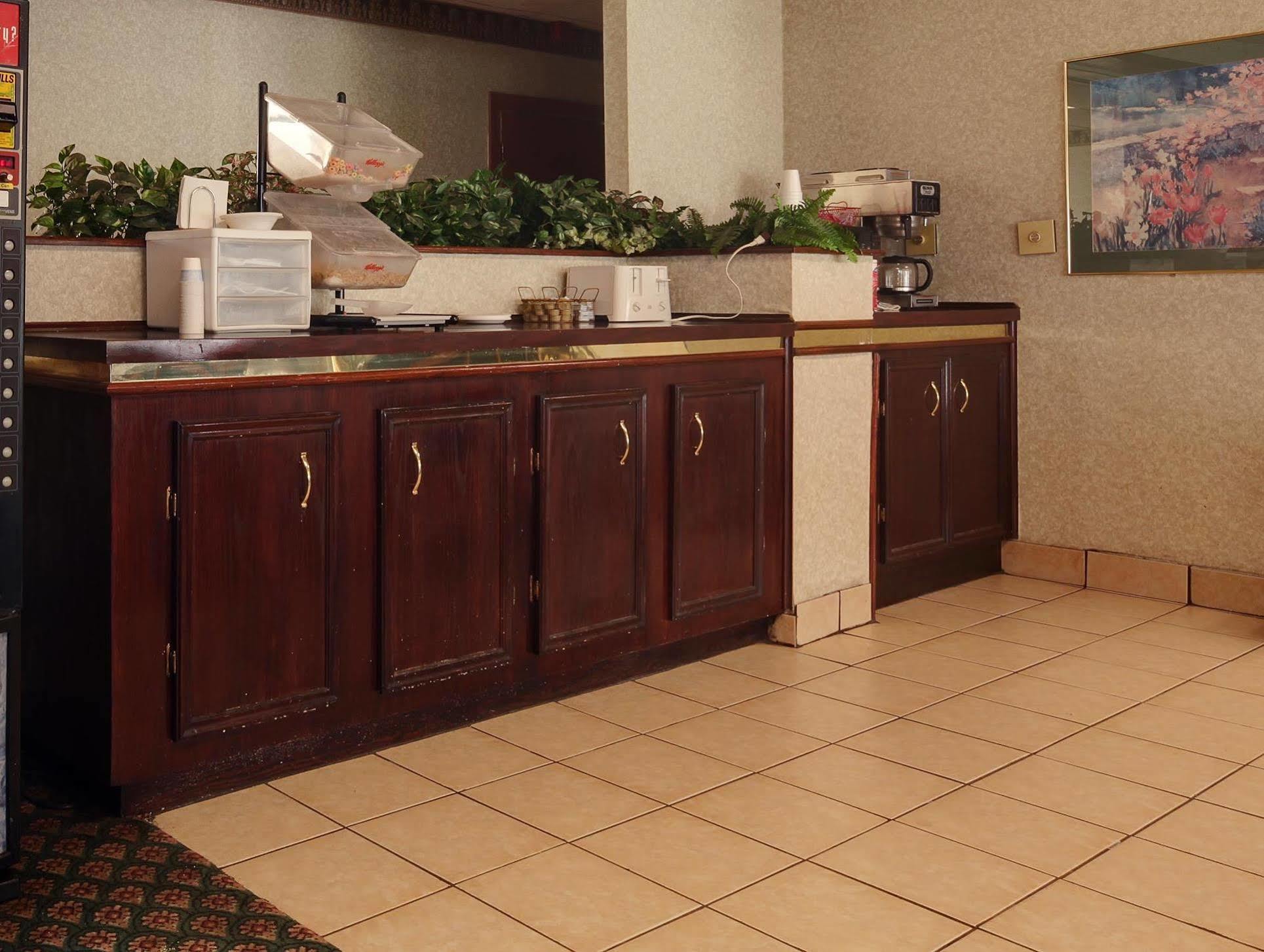 Americas Best Value Inn Marshall Bel Air Екстер'єр фото
